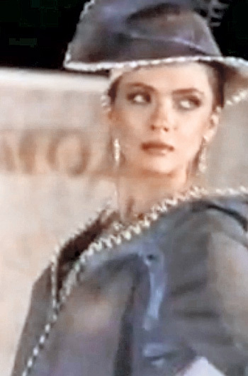 Vash vykhod, devochki...